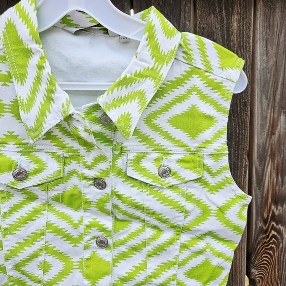 Cristal Vogue Green and White Geometric Vest Girls Size M - Picture 5 of 15